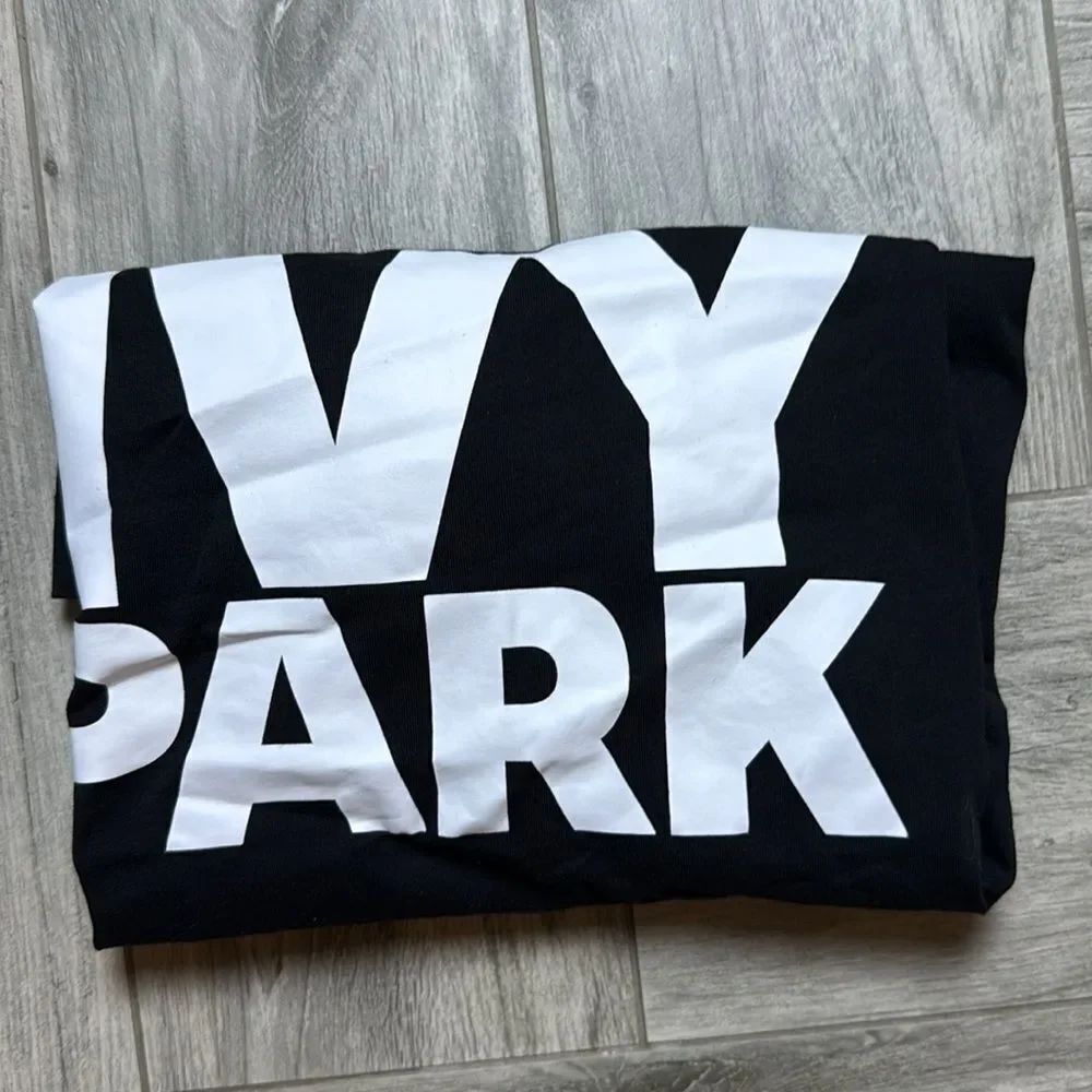 Ivy Park Womens Black Graphic Crew Neck Short Sleeve T-Shirt Size Small